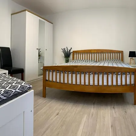 Apartman V *