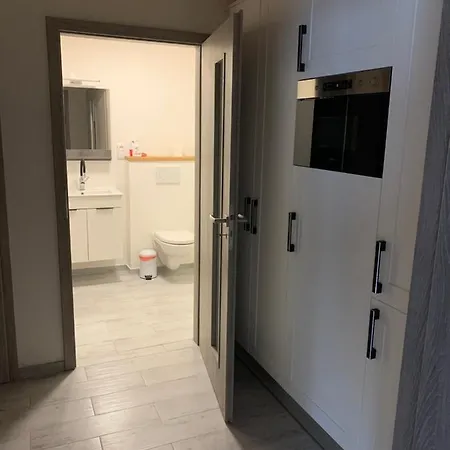Apartman V *